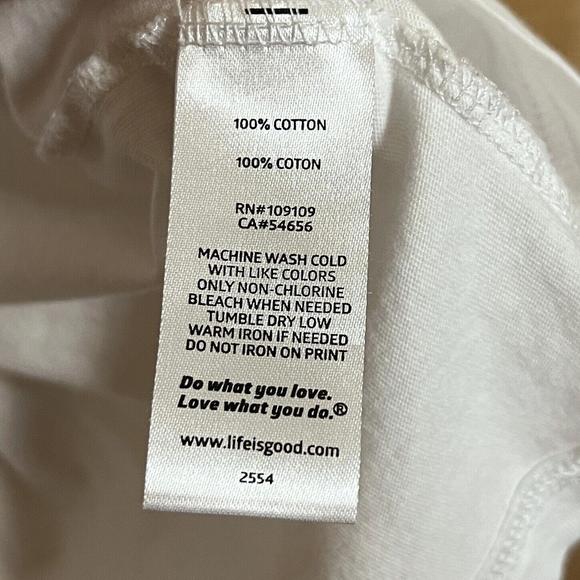 Life is Good Short Sleeve T Shirt Shark Beach White Thin Mens Crusher-Lite Sz M - Picture 5 of 8
